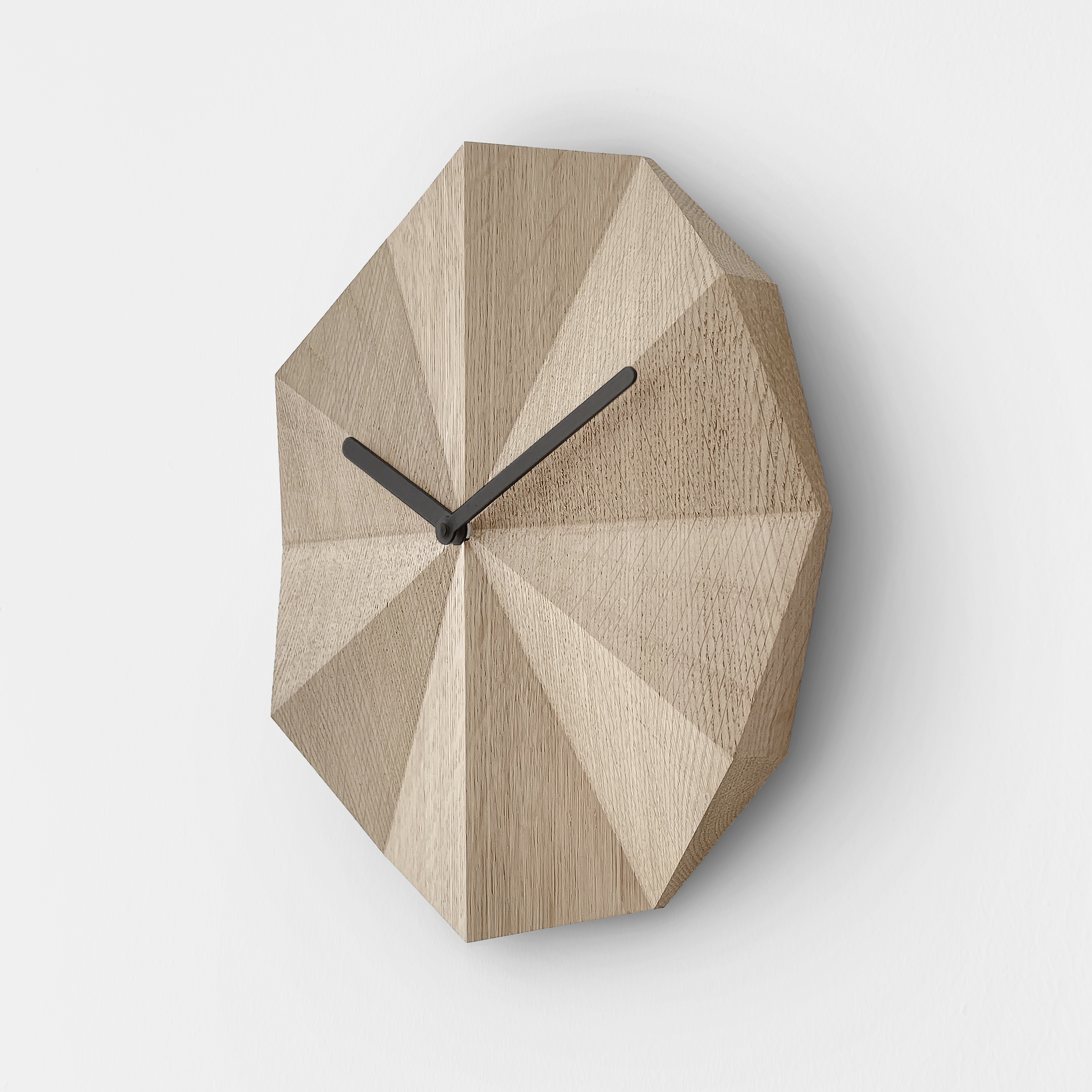 Delta Clock Oak - Colour: Eiche/Schwarz - LAWA DESIGN