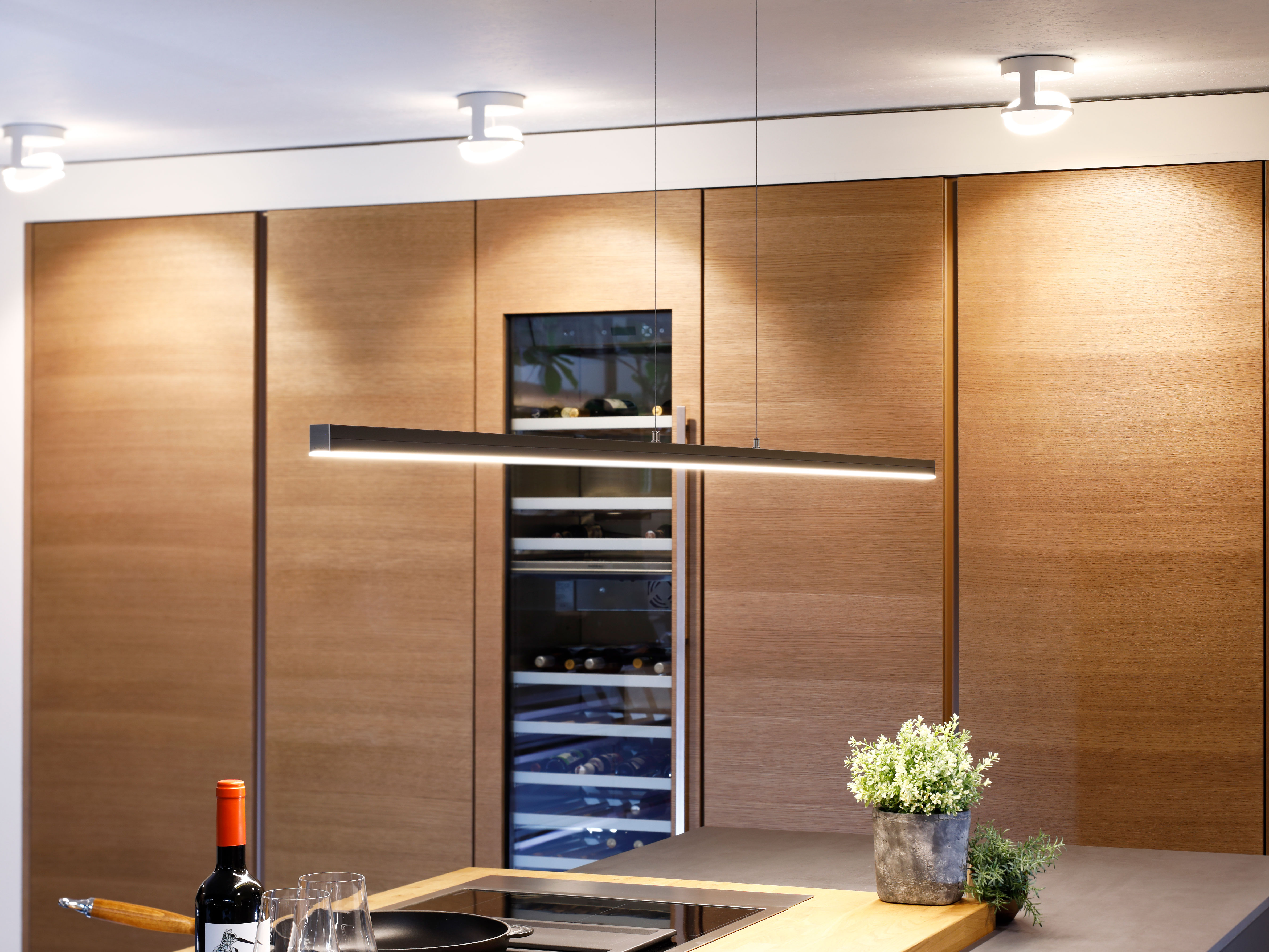 Magic Lina with Dim2Warm gesture control