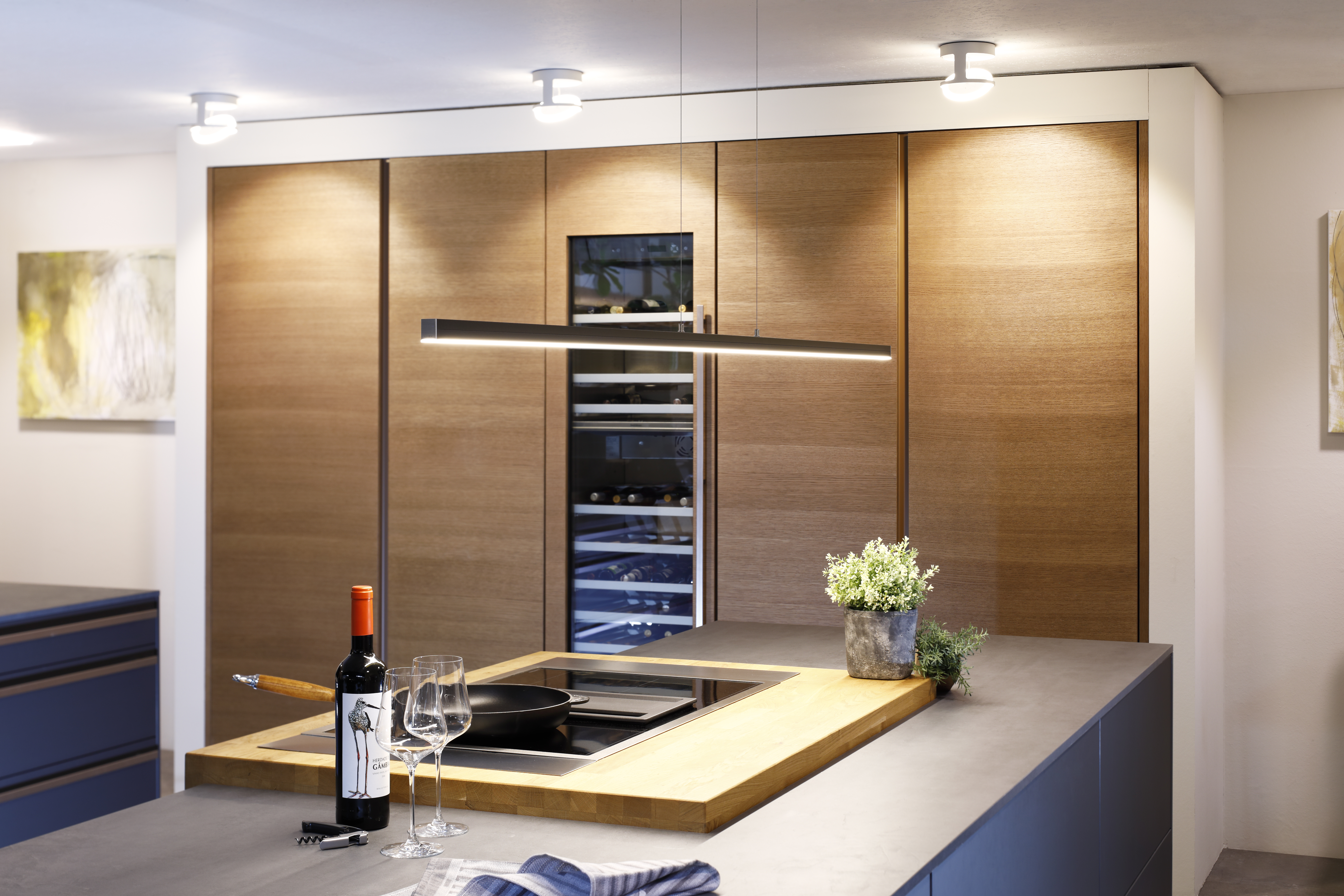 Magic Lina with Dim2Warm gesture control